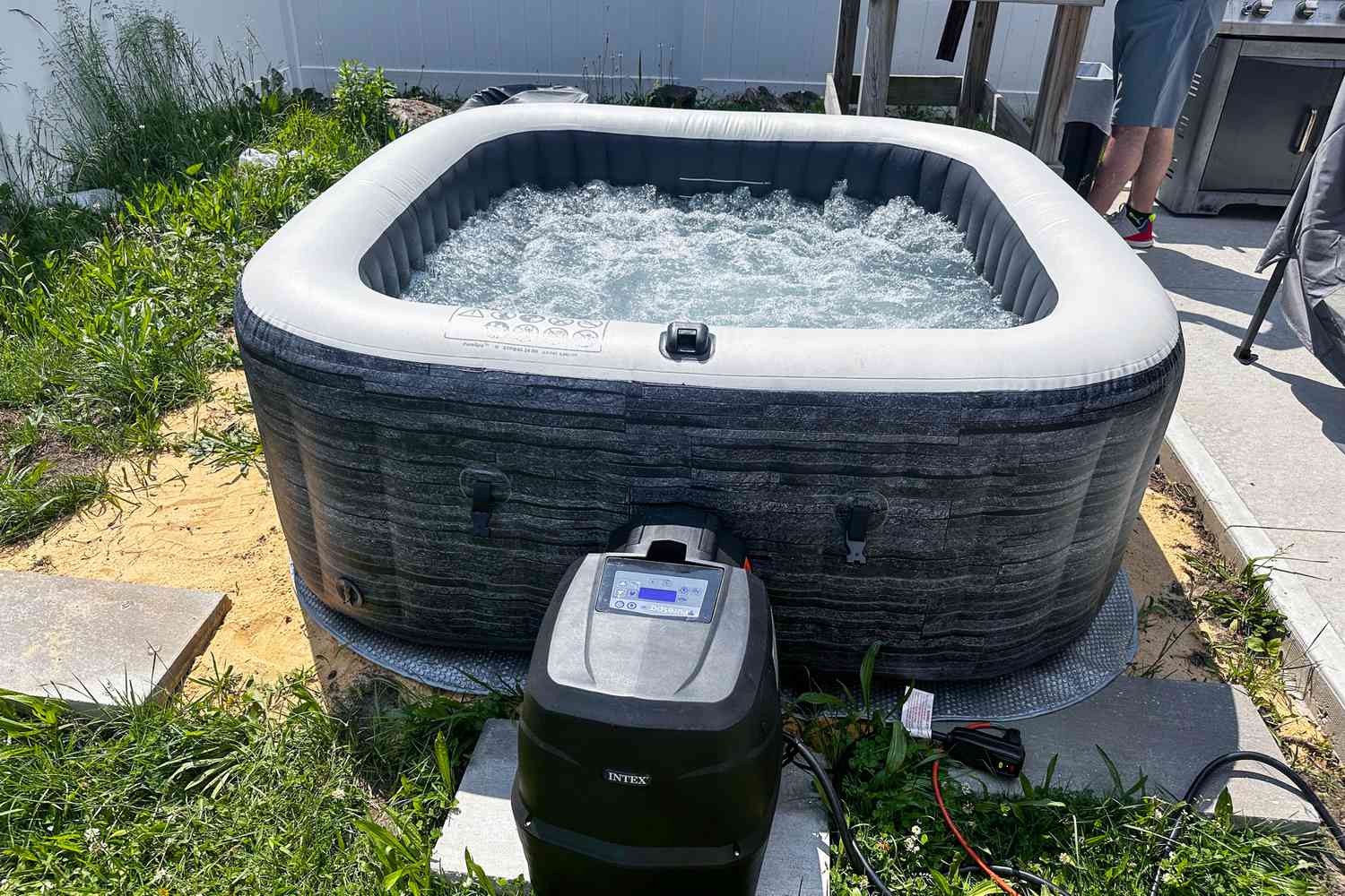 2026 guide: Intex vs. Coleman vs. SaluSpa – Best Inflatable Hot Tubs, Salt Water Benefits & Privacy Ideas