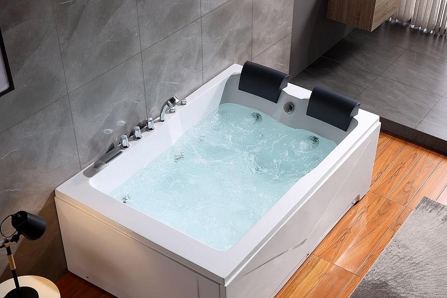 hot tub lumbar jet placement