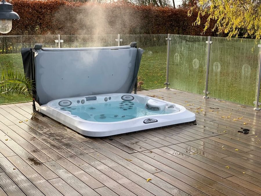 Diagram illustrating the clearance measurements for a hot tub